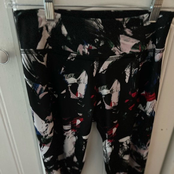 Beyond Yoga Pants - BEYOND YOGA Stylish Women’s Floral Print Leggings in EUC with Comfortable Fit